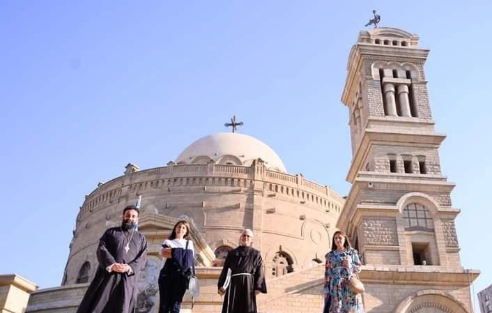 ماجدة الرومي في رحلة دينية بمصر القديمة... الأب بطرس دانيال يكشف كواليسها (صور)